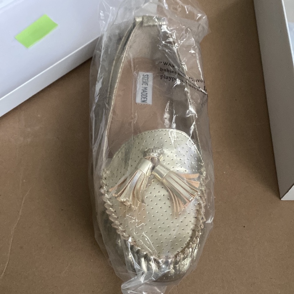 NWT Steve Madden Flats